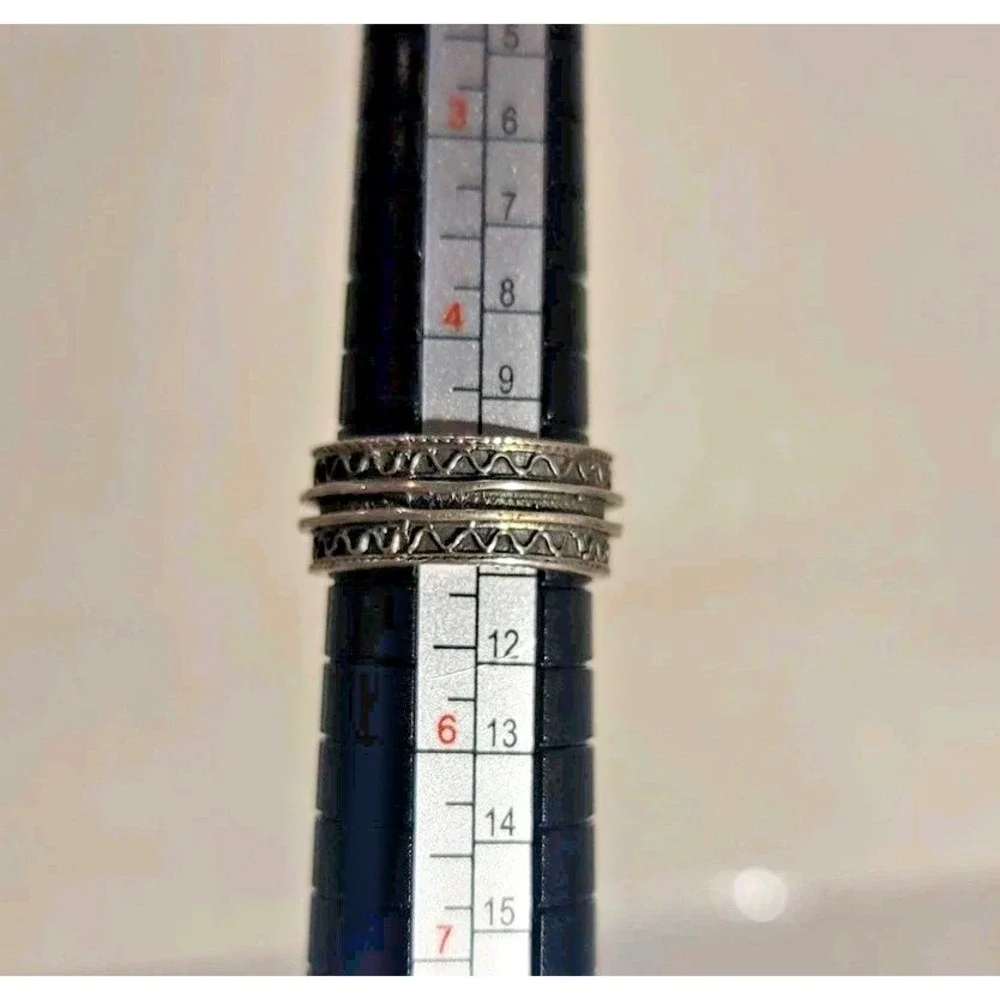 Silver Tone Band Ring Size 5 Etched Geometric Triangles Textured‎ 7.6mm Wide